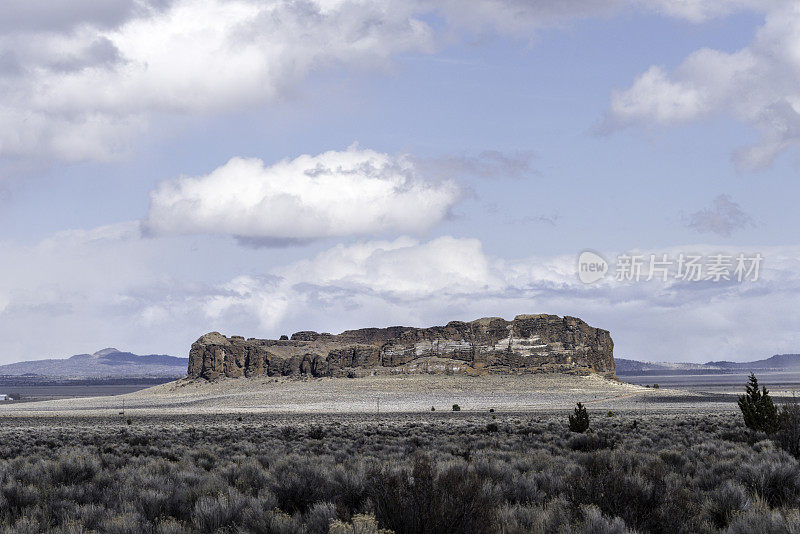 Fort Rock State自然区域，俄勒冈州在俄勒冈中部的高沙漠